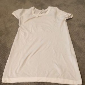 Lululemon shirt sleeve tee size 8 workout top